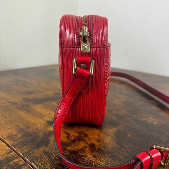 Louis Vuitton Vintage Trocadero 24 Red Epi Leather Crossbody Bag - Picture 7 of 16